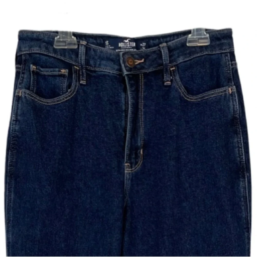 Hollister ultra high rise mom Jean - Picture 4 of 8